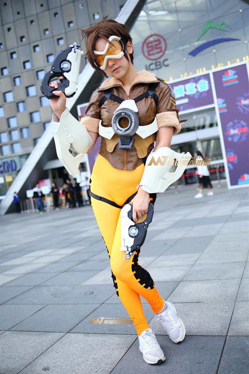 图片[4]-紧身黄色运动裤cosplay-街拍流行馆