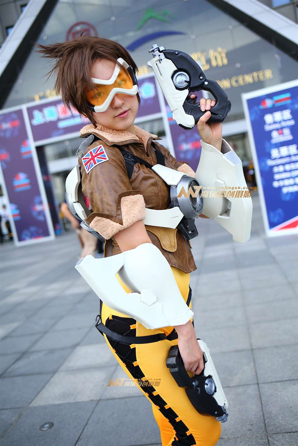 图片[5]-紧身黄色运动裤cosplay-街拍流行馆