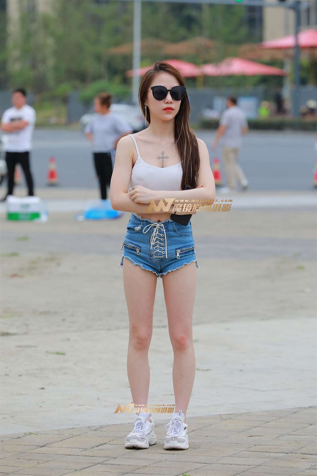 图片[1]-【视觉冲击赛贴】小背心，小月牙，小美眉-街拍流行馆