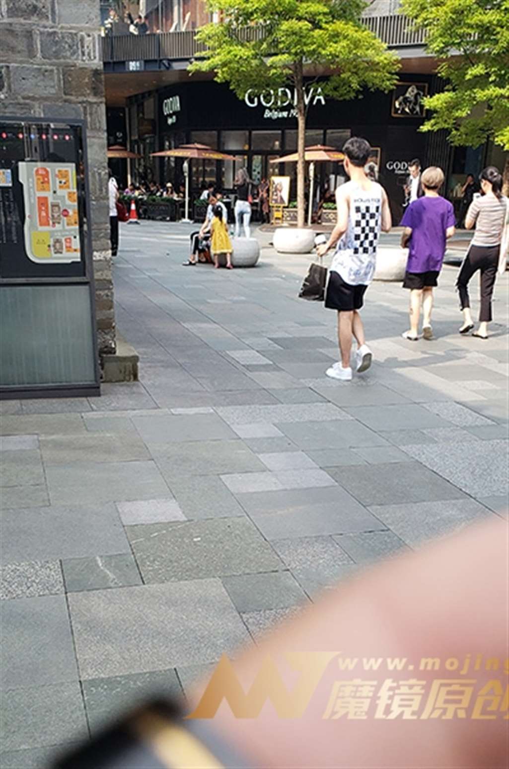 图片[3]-【凯恩赛帖】紧牛少女-街拍流行馆