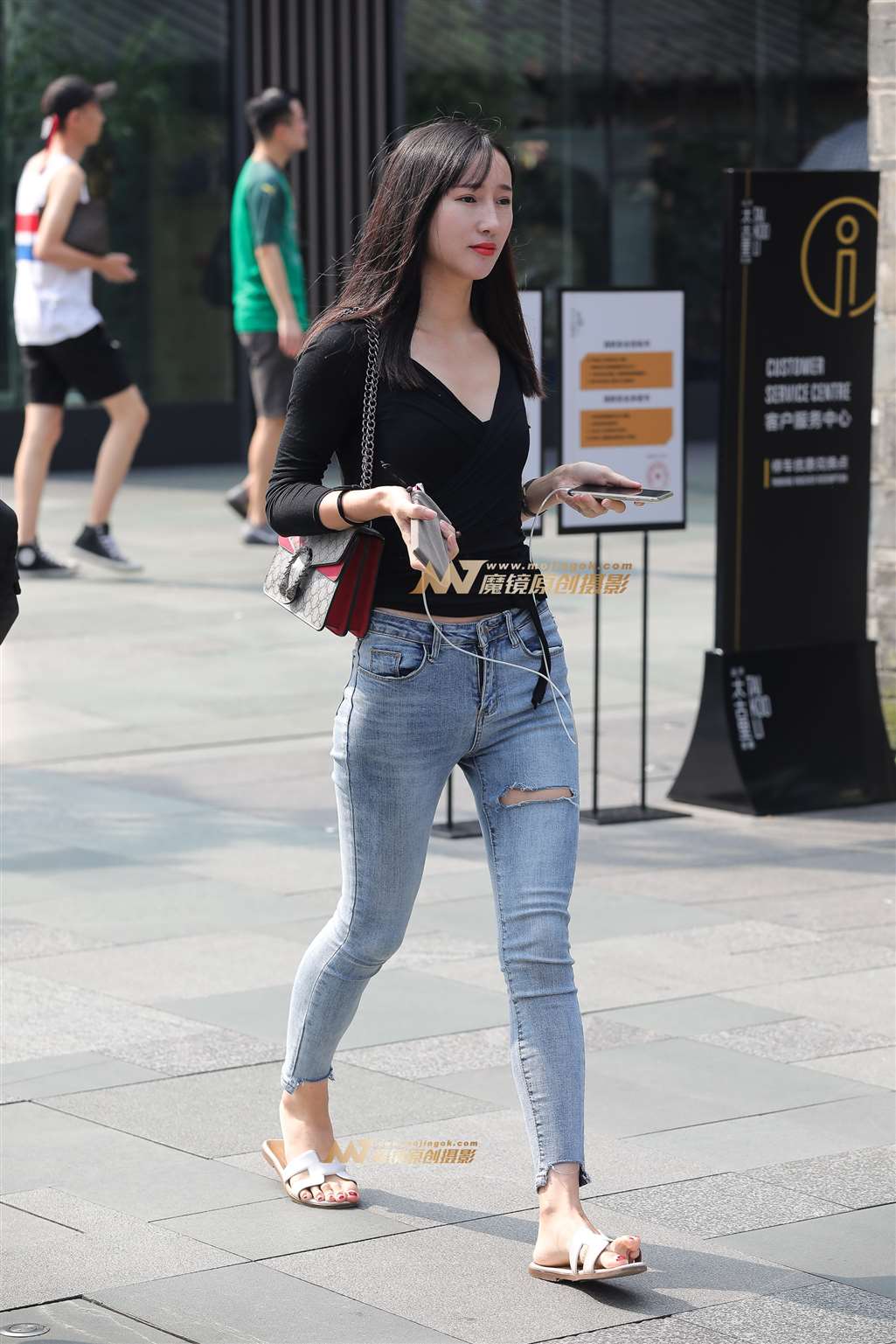 图片[1]-【凯恩赛帖】紧牛少女-街拍流行馆