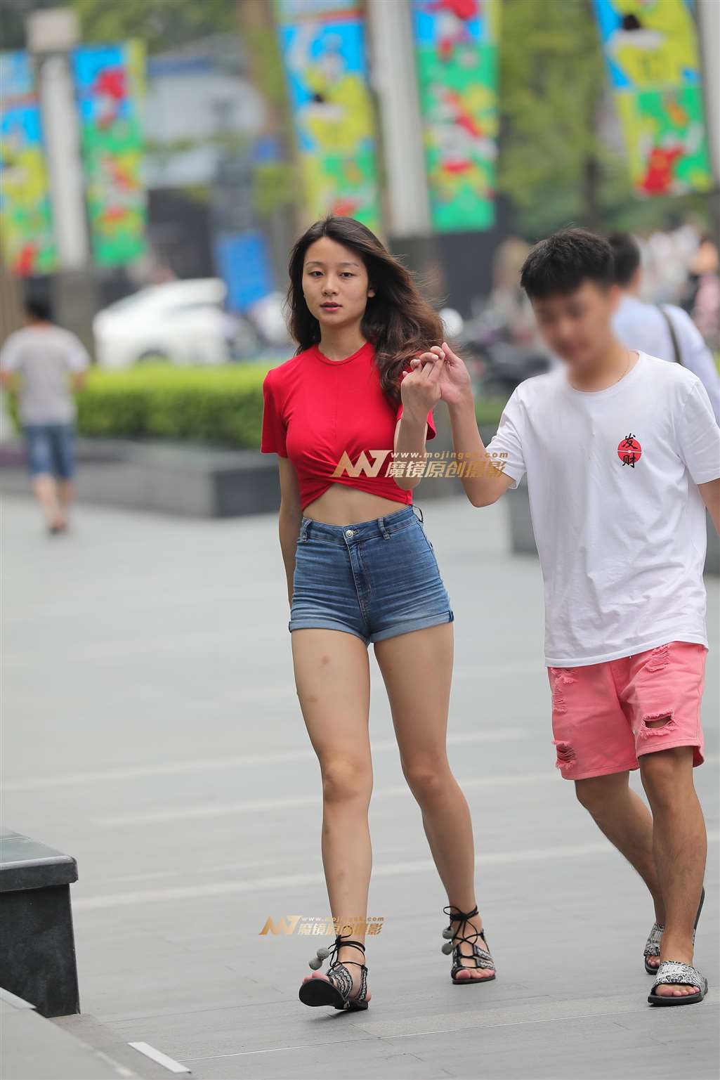 图片[1]-【凯恩赛帖】牛仔热裤-街拍流行馆