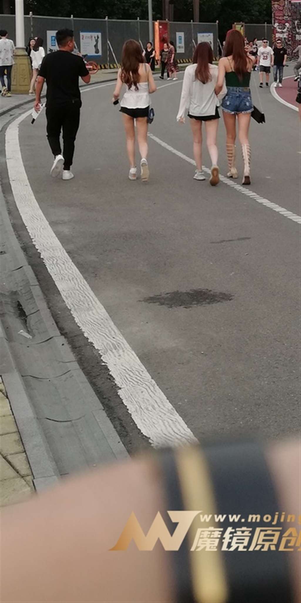 图片[3]-【视觉冲击赛贴】性感热裤，大长腿美女-街拍流行馆