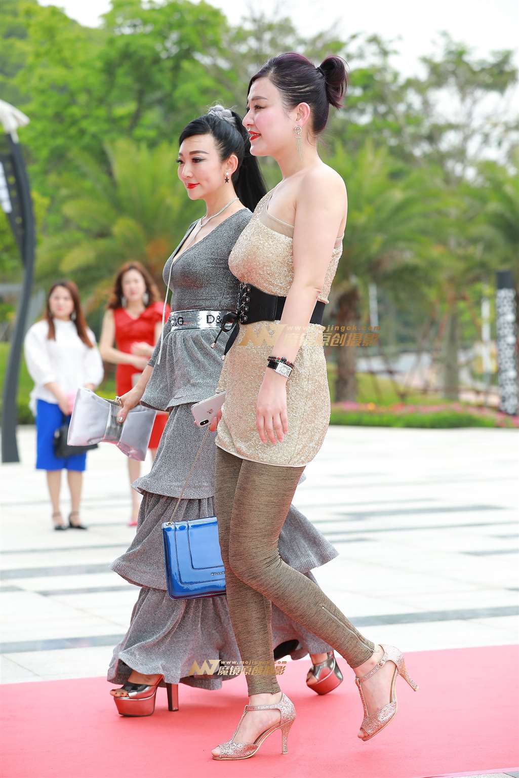 图片[2]-【视觉冲击赛贴】如此多娇的美少妇-街拍流行馆