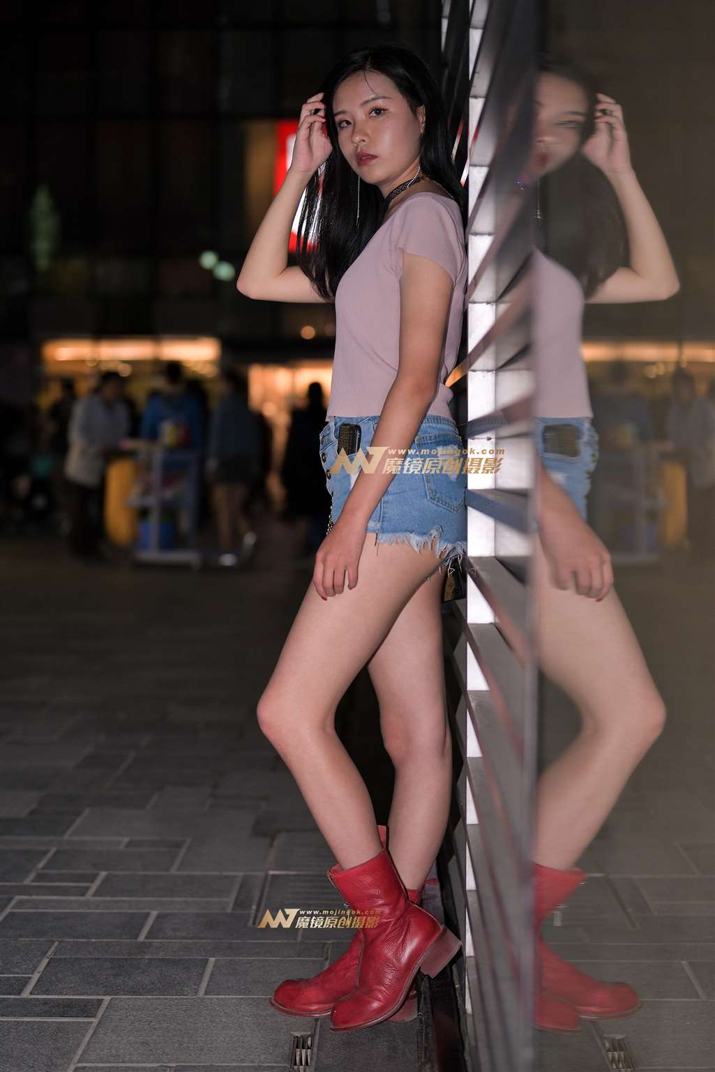图片[4]-【红石赛帖】夜拍热裤美女-街拍流行馆