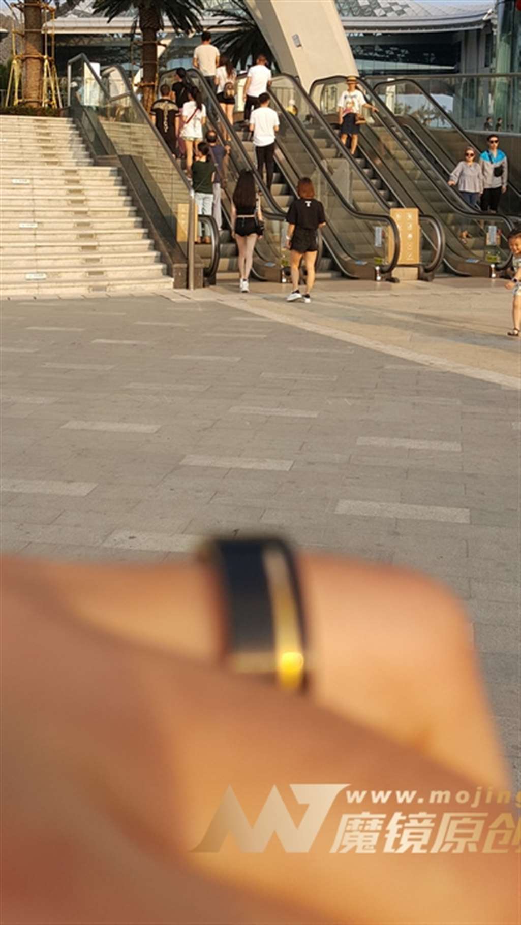 图片[3]-【视觉冲击赛贴】黄昏下的纤细美腿MM-街拍流行馆