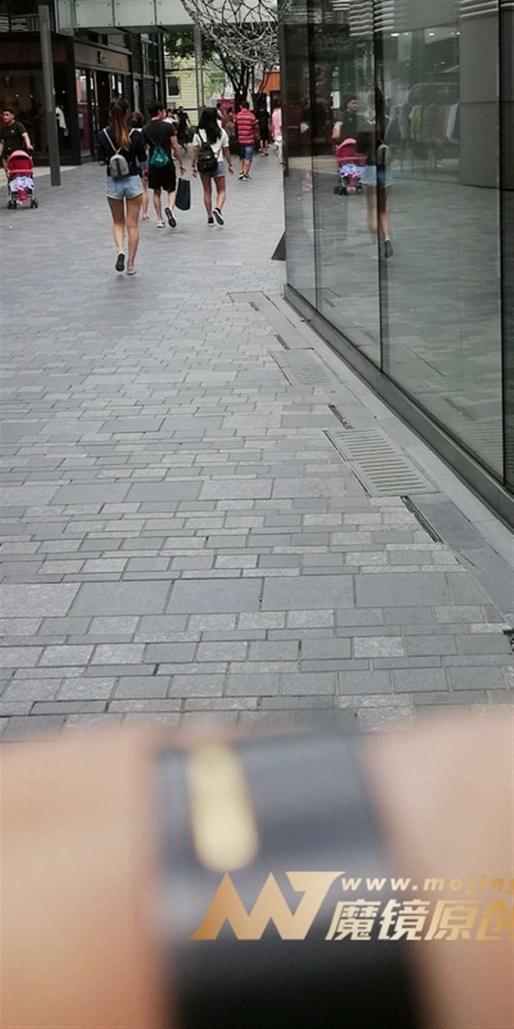 图片[3]-【视觉冲击赛贴】马尾辫，清秀热裤翘臀美眉-街拍流行馆