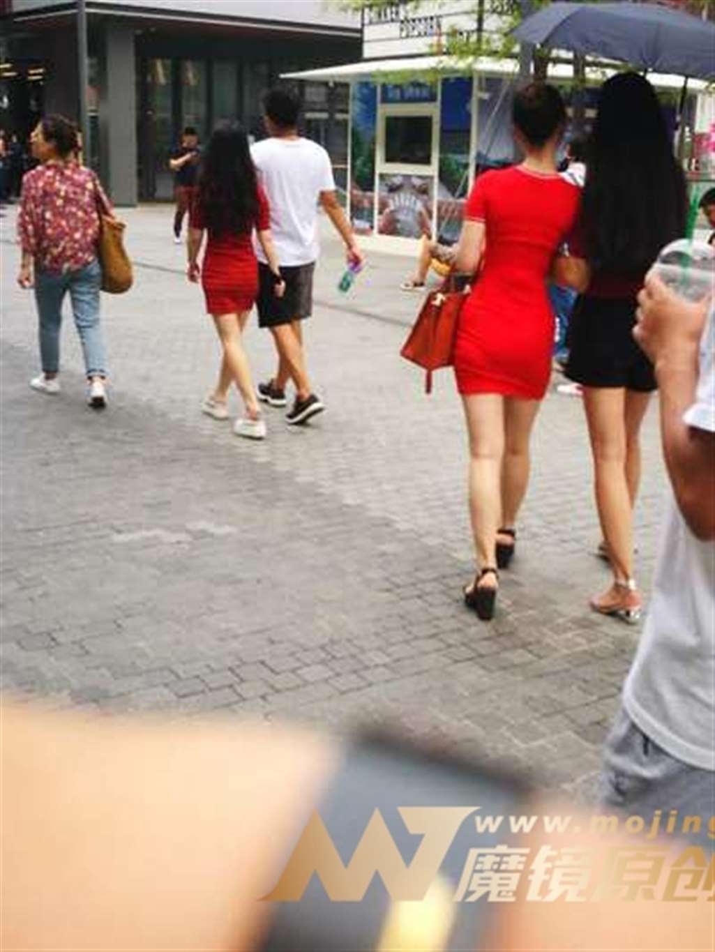 图片[3]-【视觉冲击赛贴】束腰-紧身包臀裙小姐姐-街拍流行馆