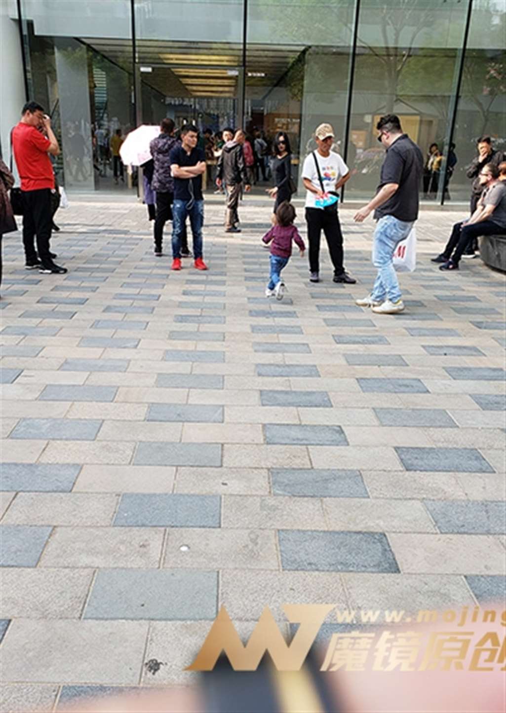 图片[3]-【凯恩赛帖】身材姣好的美少妇-街拍流行馆
