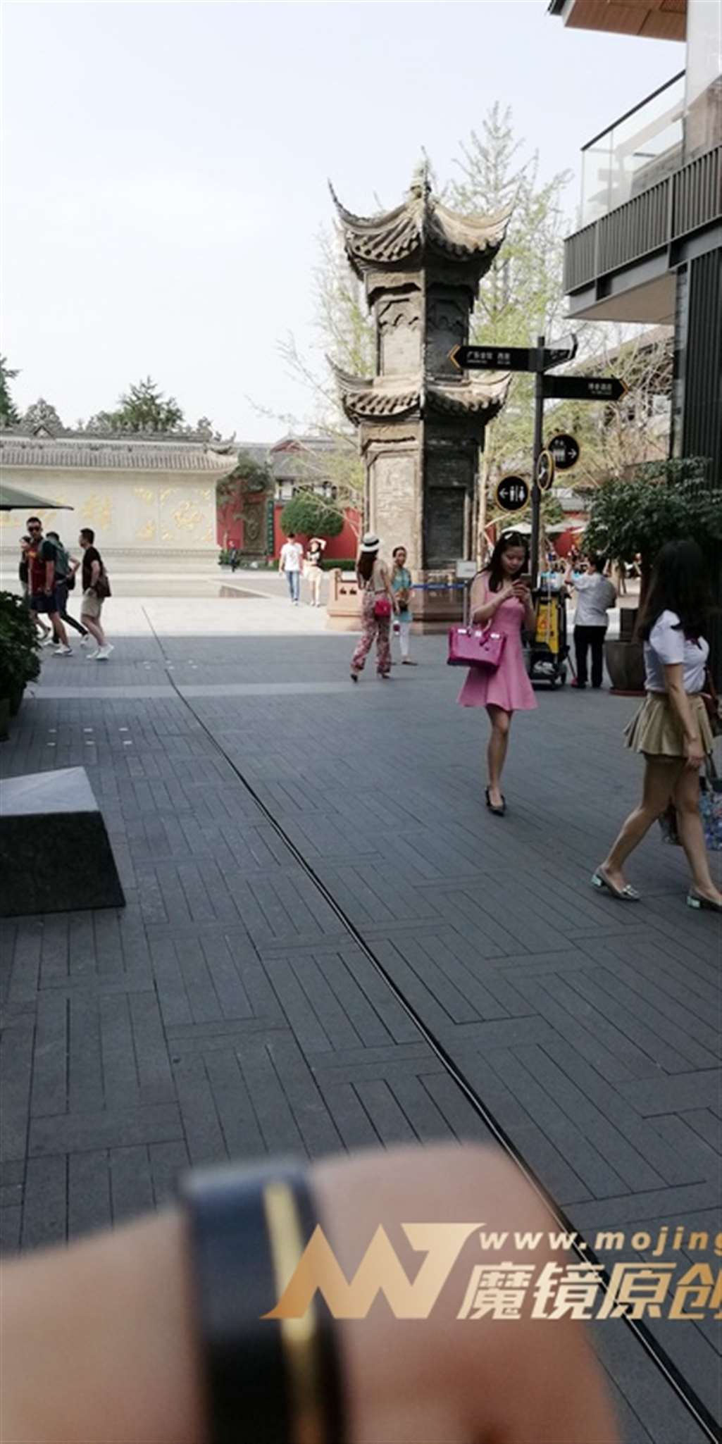 图片[3]-【视觉冲击赛贴】韵味十足的性感少妇-街拍流行馆