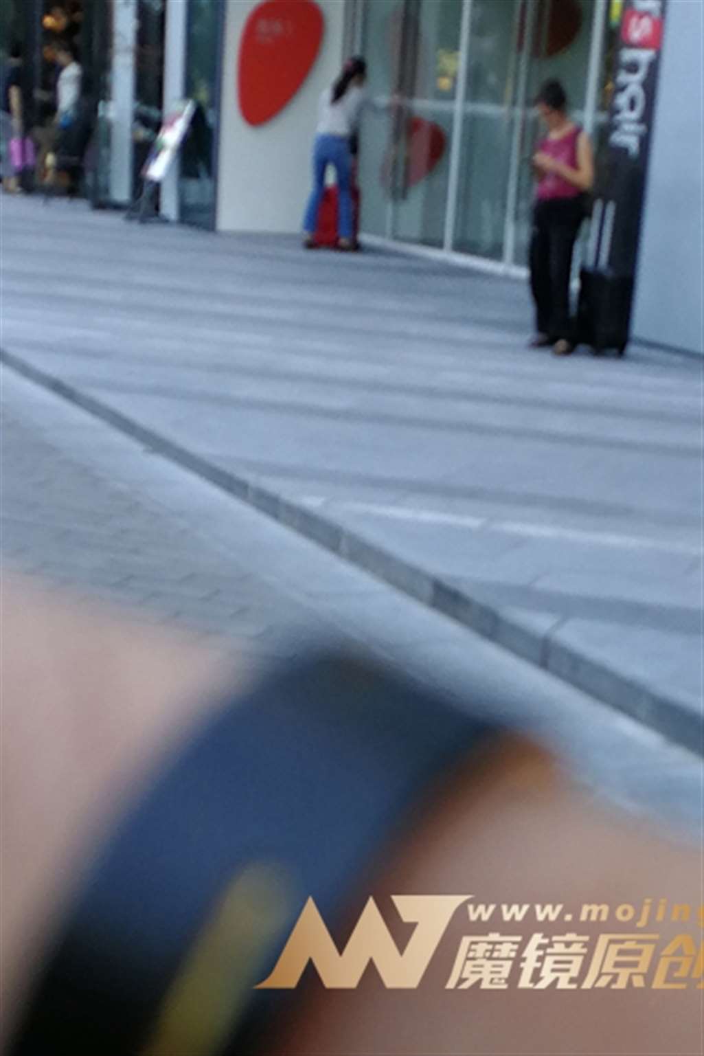 图片[3]-【小默赛帖】第1272篇漂亮蓝色修身牛仔裤-街拍流行馆