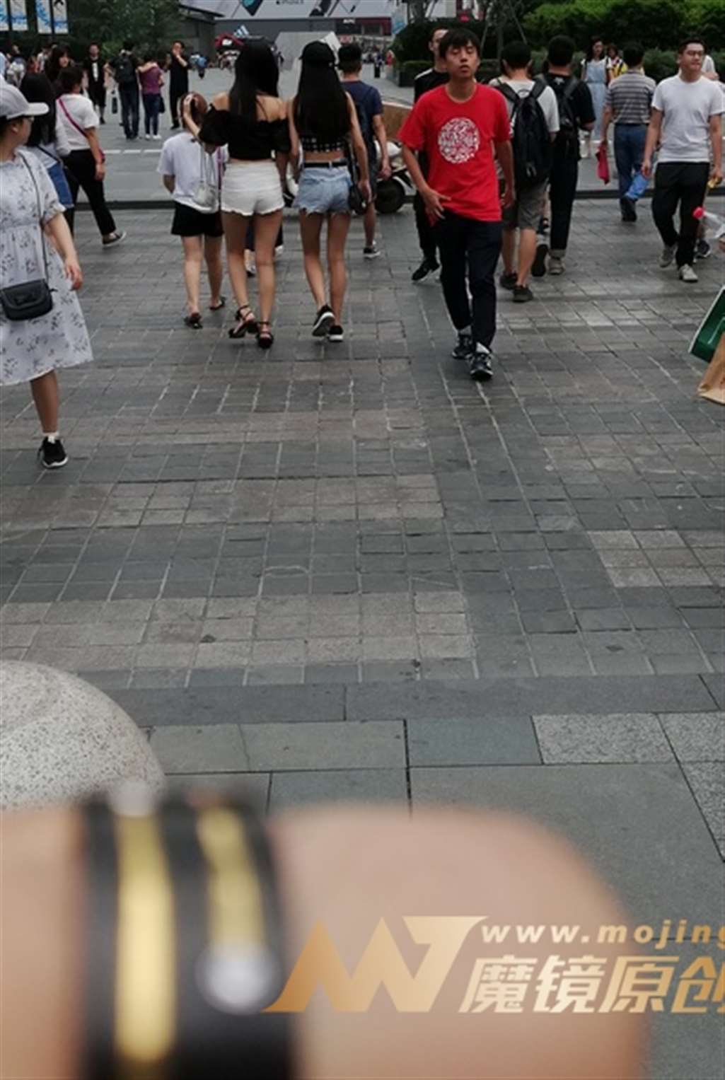 图片[3]-【视觉冲击赛贴】迎面而来的俩个美女-街拍流行馆