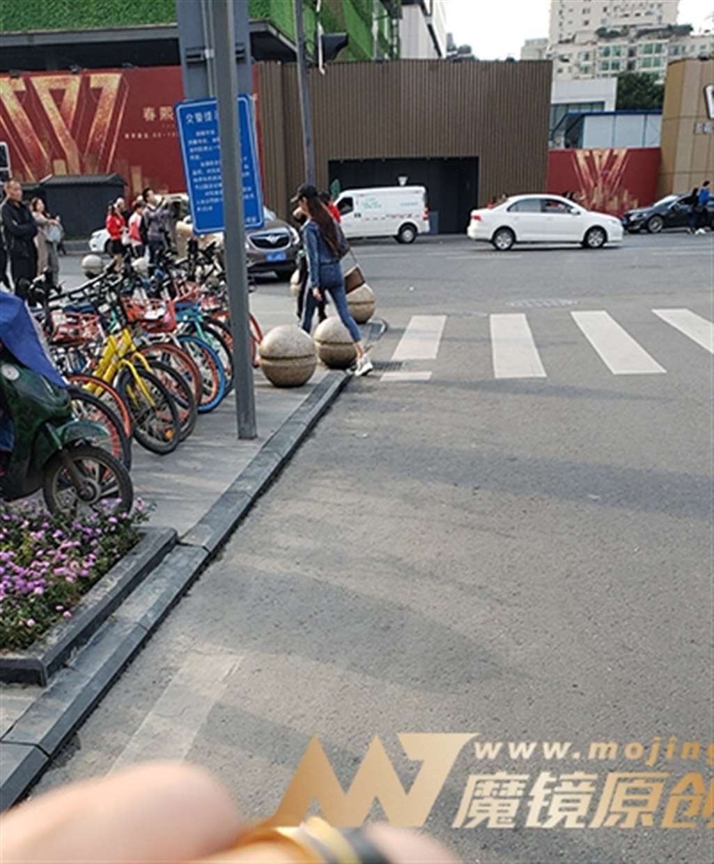 图片[3]-【凯恩赛贴】接地气的修身牛仔搭配-街拍流行馆