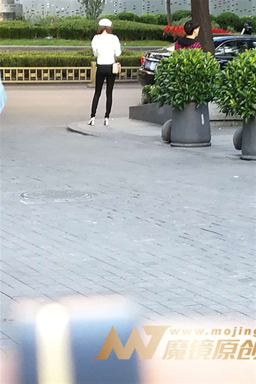 图片[3]-【小默赛帖】第1303篇长腿美女-街拍流行馆