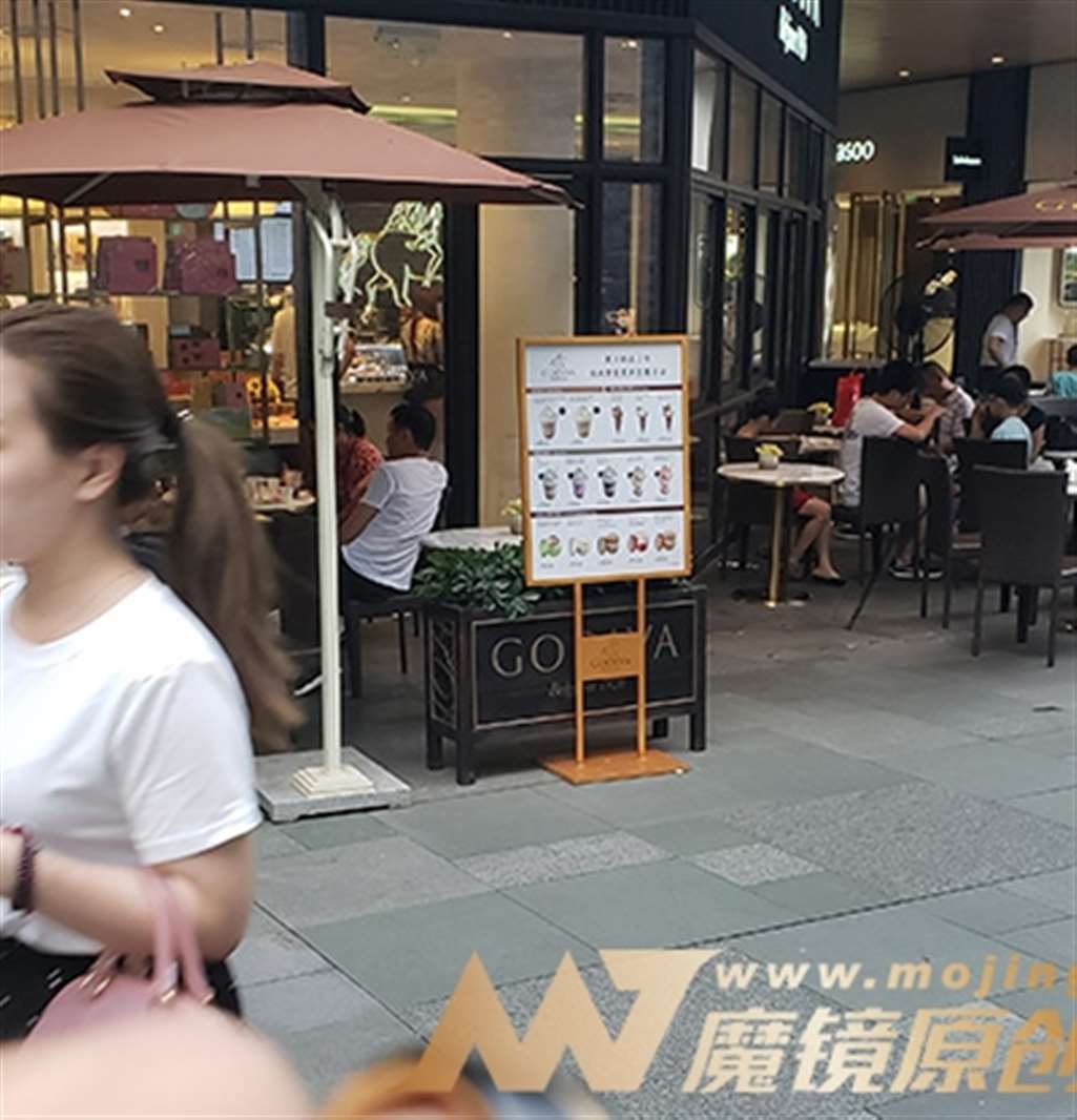 图片[3]-【凯恩赛贴】有点肉感的热裤女孩-街拍流行馆