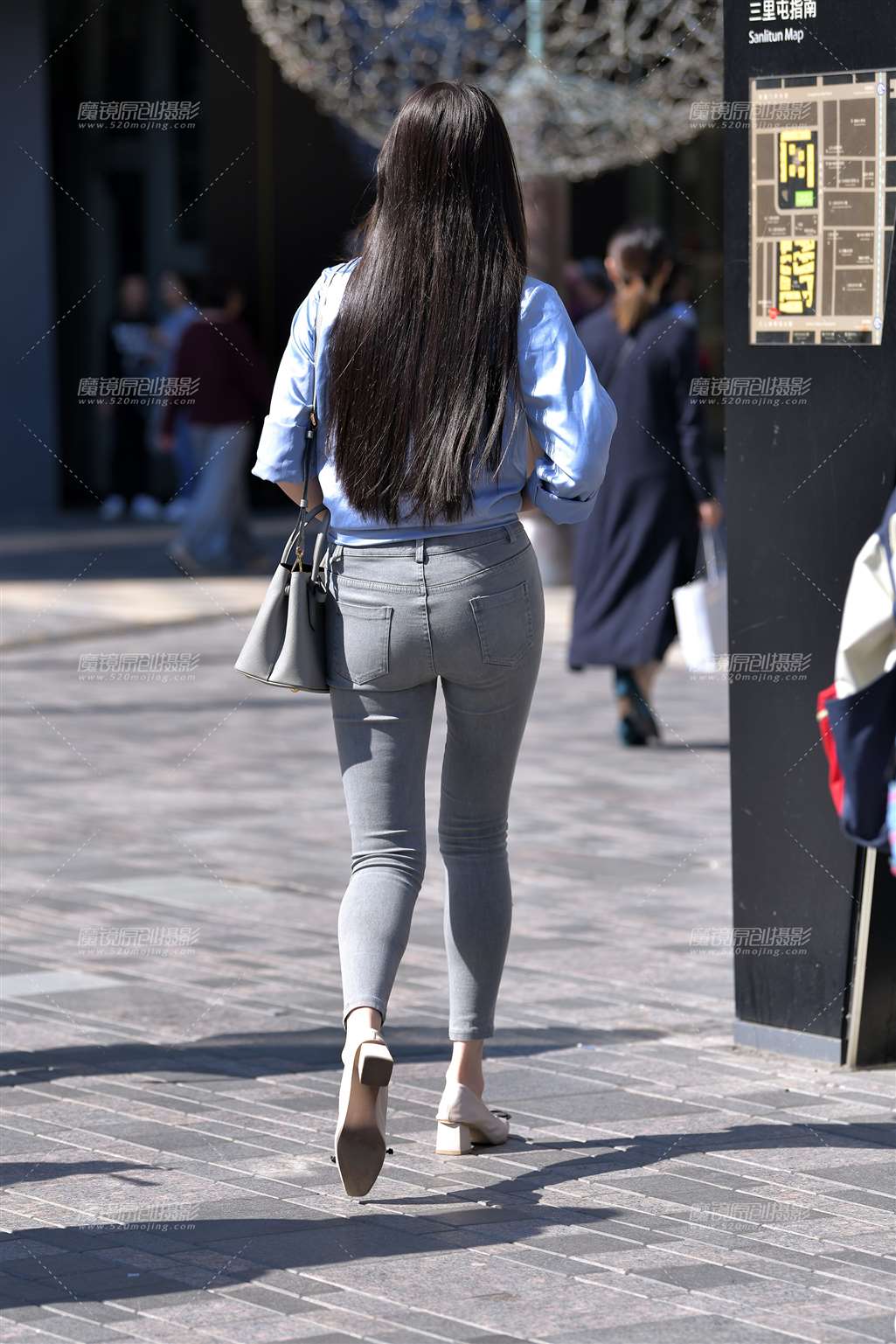 图片[4]-【红石赛帖】灰色牛仔裤美女-街拍流行馆