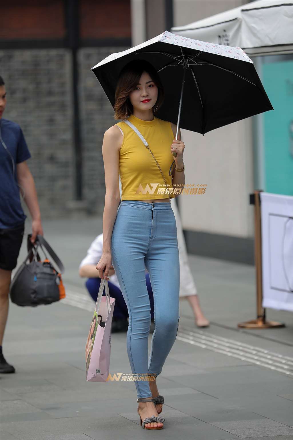 图片[1]-【凯恩赛贴】长腿气质甜美女孩-街拍流行馆