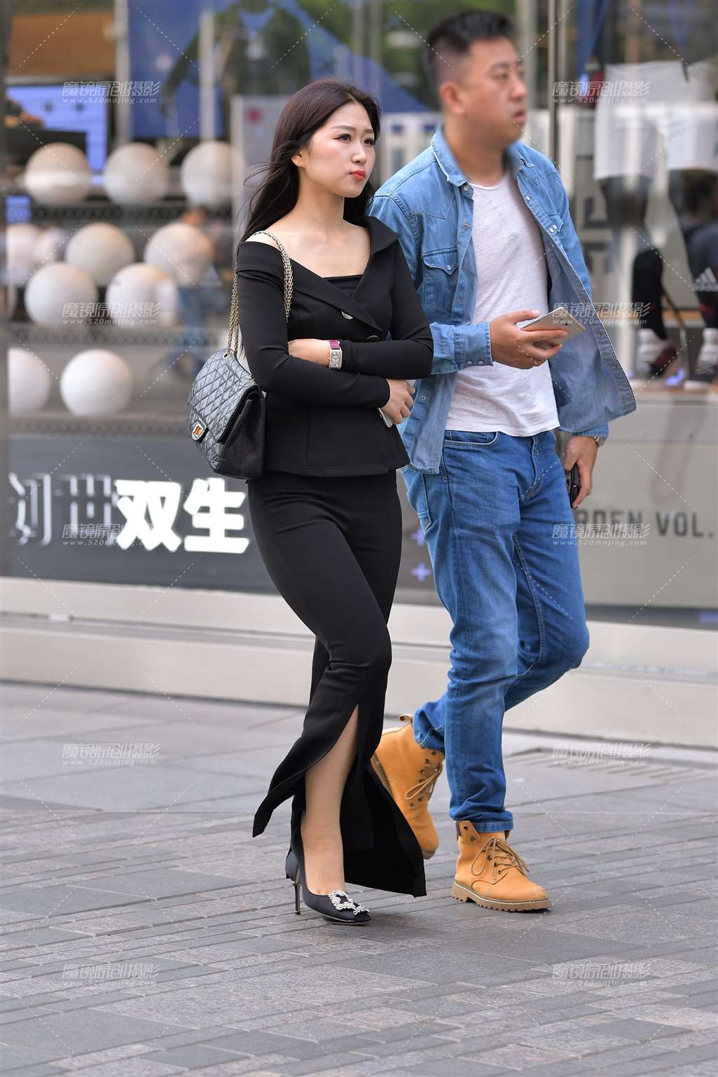 图片[1]-【红石赛帖】紧身裙裤性感美女-街拍流行馆