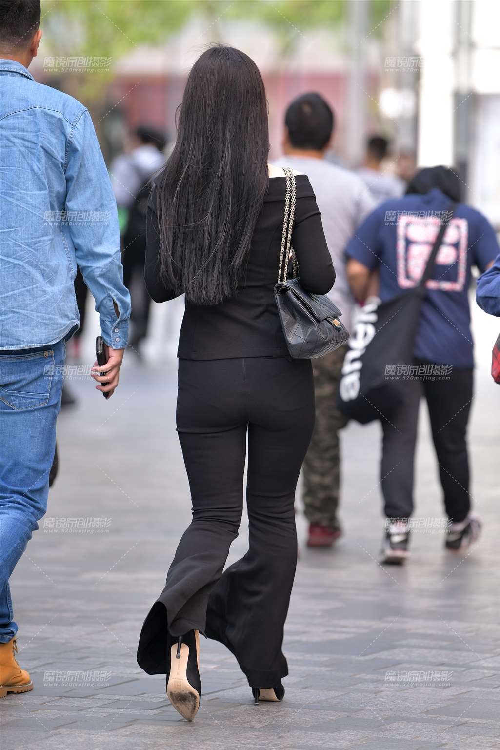 图片[2]-【红石赛帖】紧身裙裤性感美女-街拍流行馆