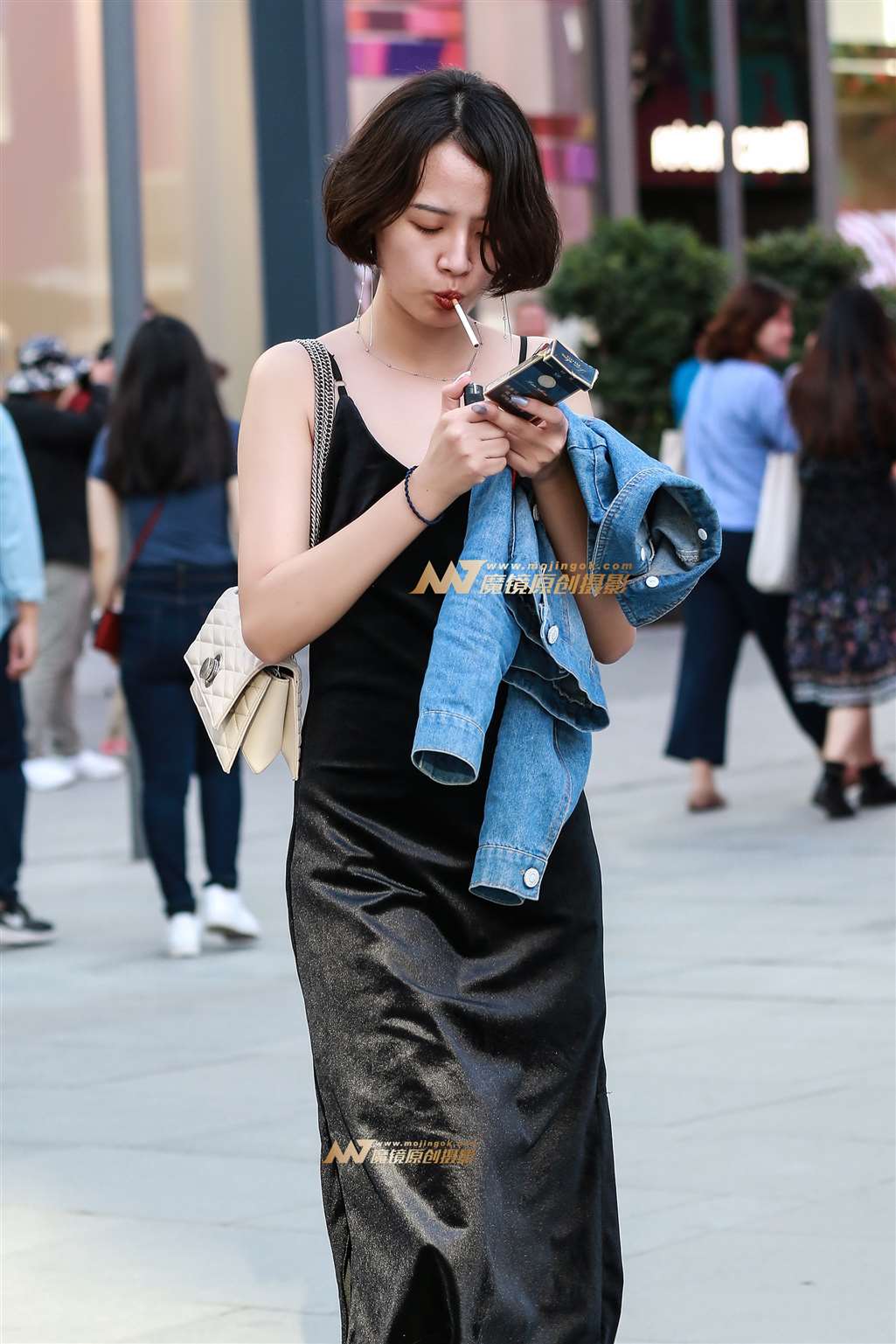 图片[2]-【小默赛帖】第1332篇吊带露背美女-街拍流行馆