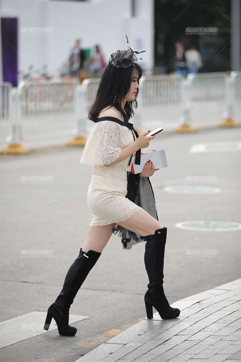 图片[1]-气质姣好的美女-街拍流行馆