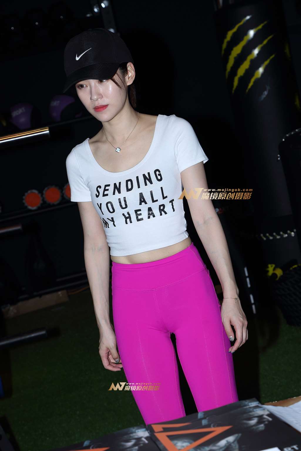 图片[1]-线条感超棒的运动美女-街拍流行馆