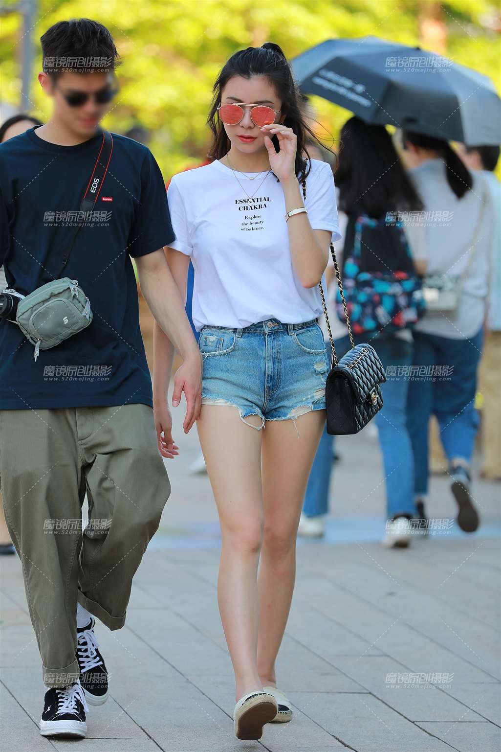 图片[3]-白皙长腿，热裤女友-街拍流行馆