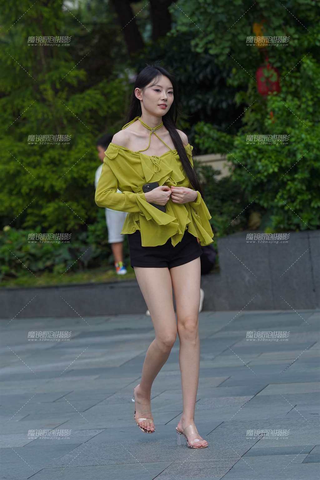 图片[1]-修长美腿-街拍流行馆