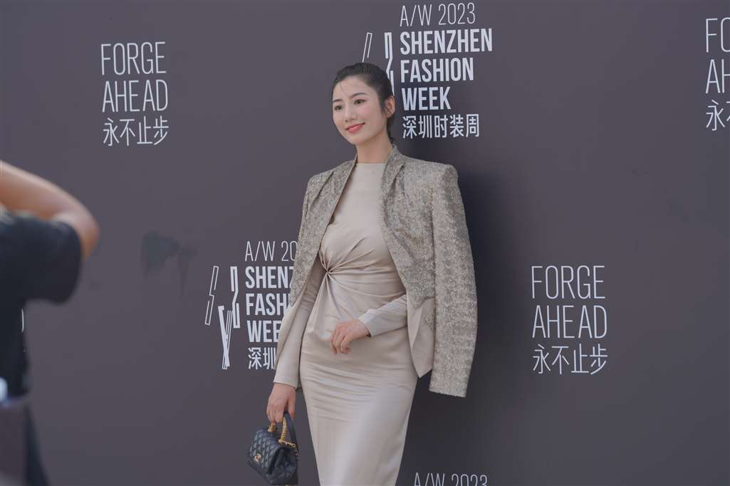 图片[4]-气质美女-街拍流行馆
