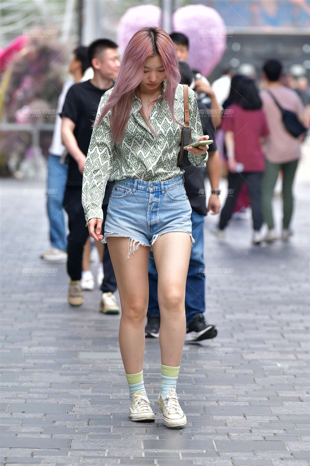 图片[4]-逛街牛仔热裤美女-街拍流行馆