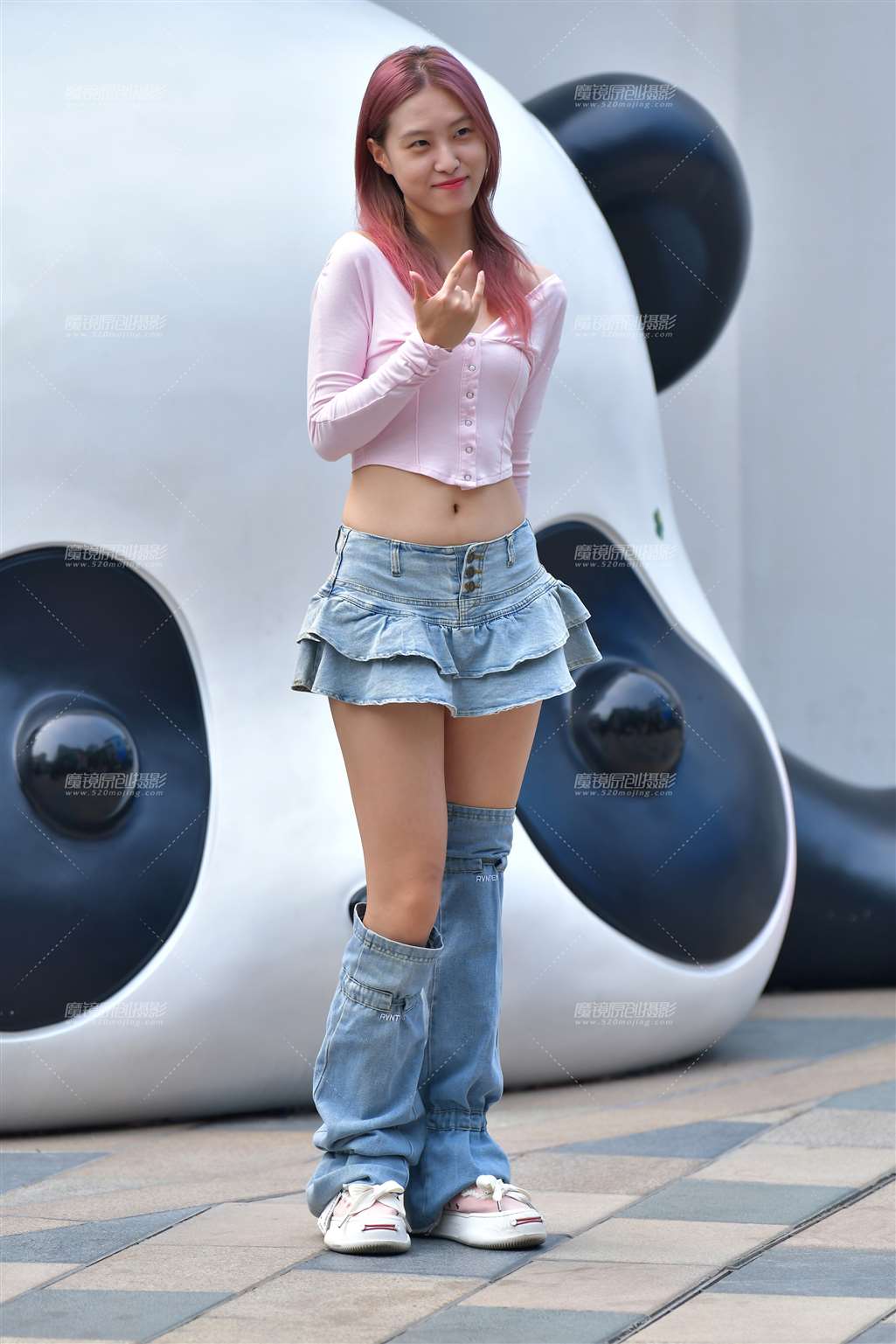 图片[1]-蛋糕牛仔短裙美女-街拍流行馆