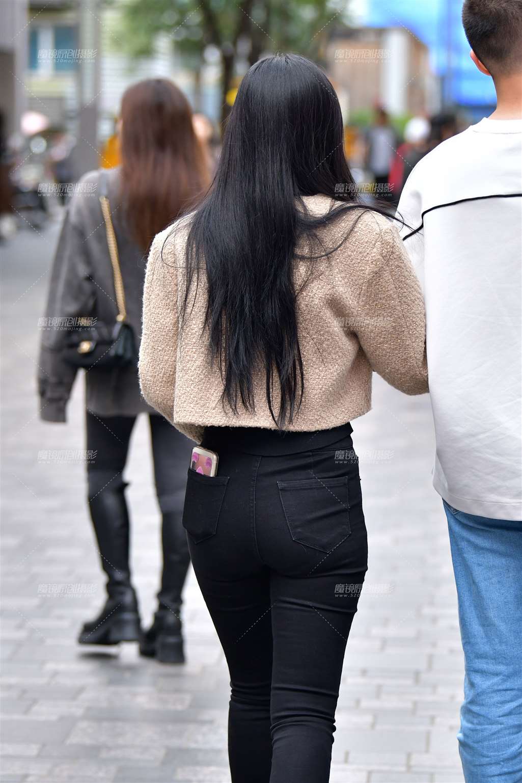 图片[3]-微微丰腴黑色牛仔裤美女-街拍流行馆