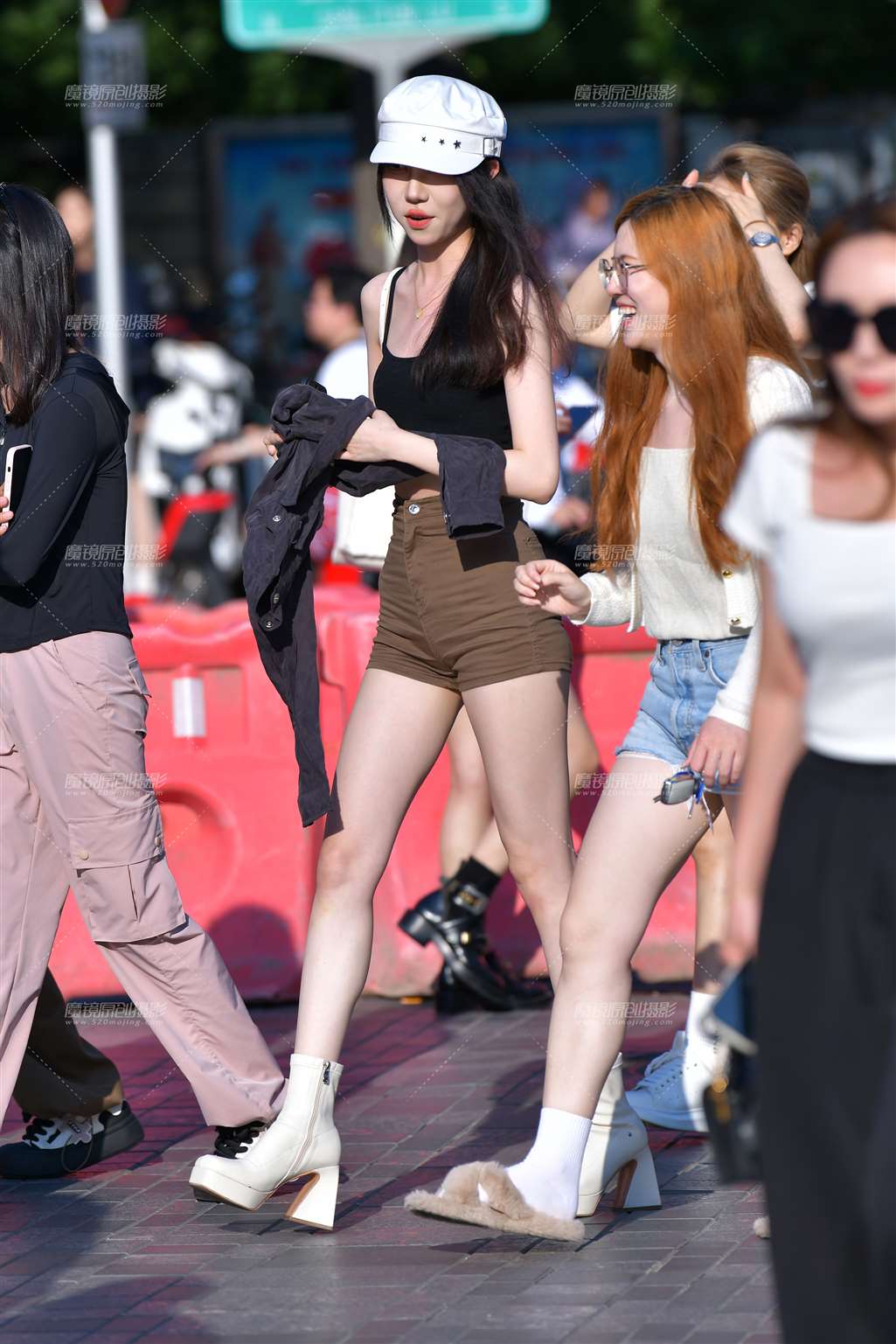 图片[4]-长腿热裤白皙美女-街拍流行馆