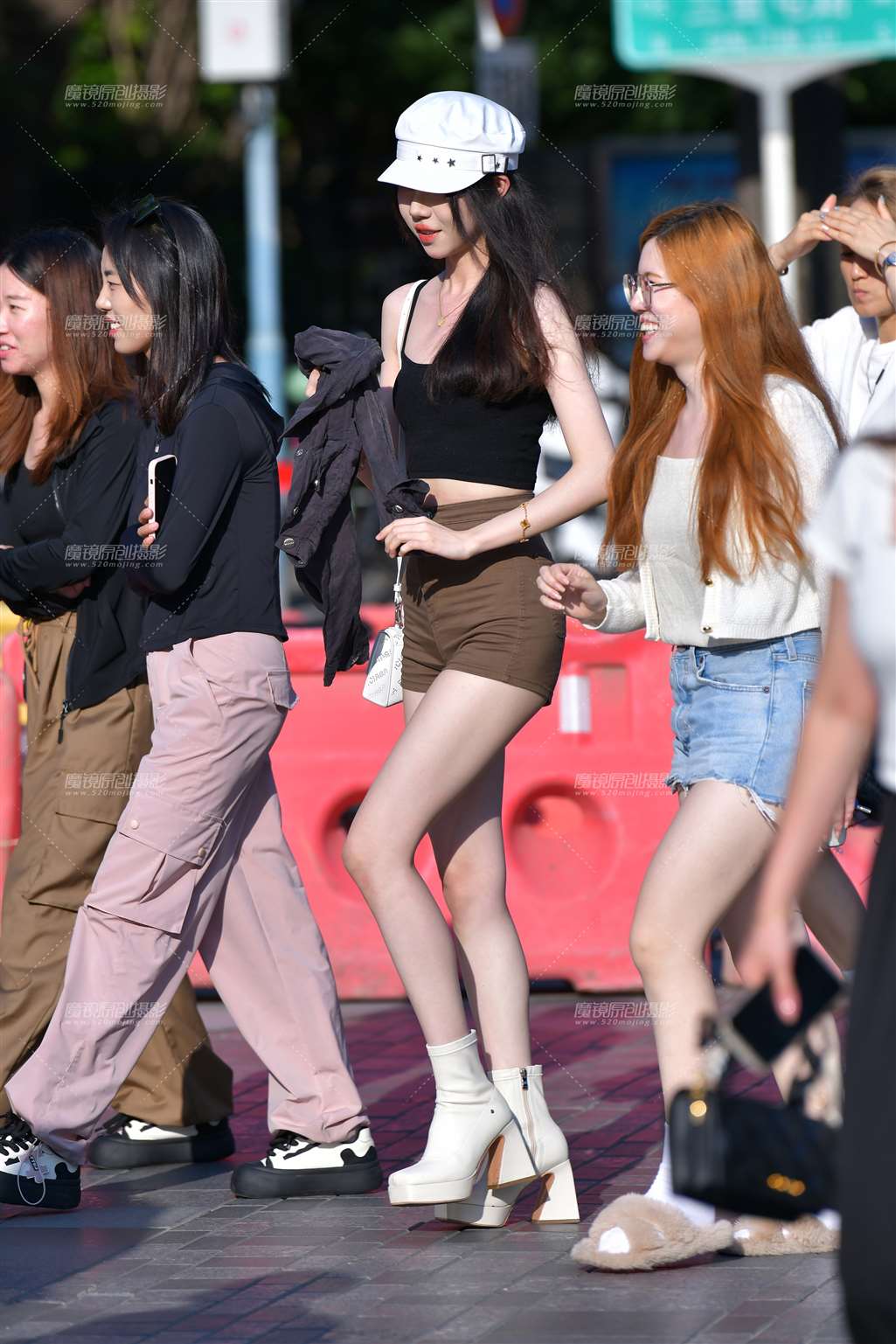 图片[5]-长腿热裤白皙美女-街拍流行馆