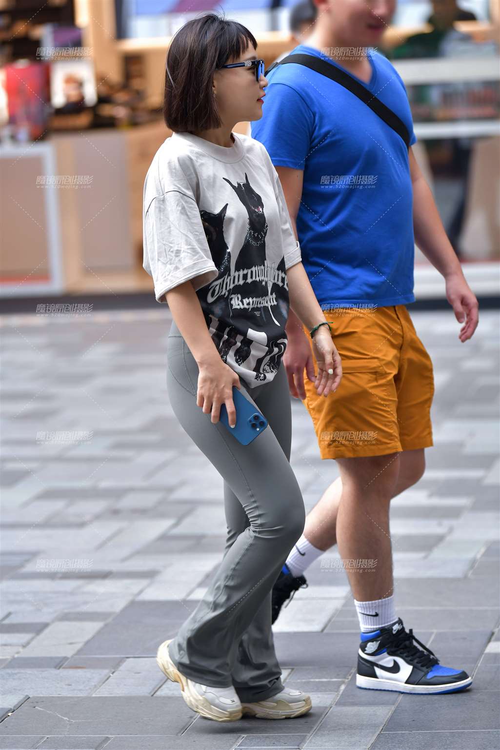 图片[1]-微丰腴紧身裤美女-街拍流行馆