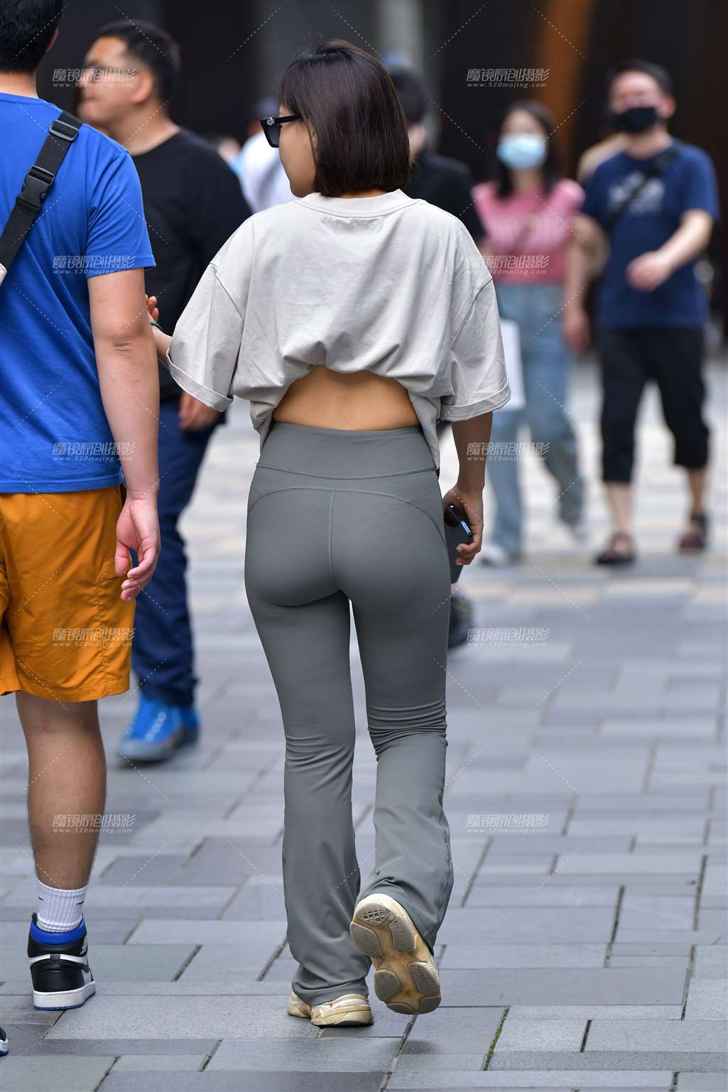 图片[4]-微丰腴紧身裤美女-街拍流行馆