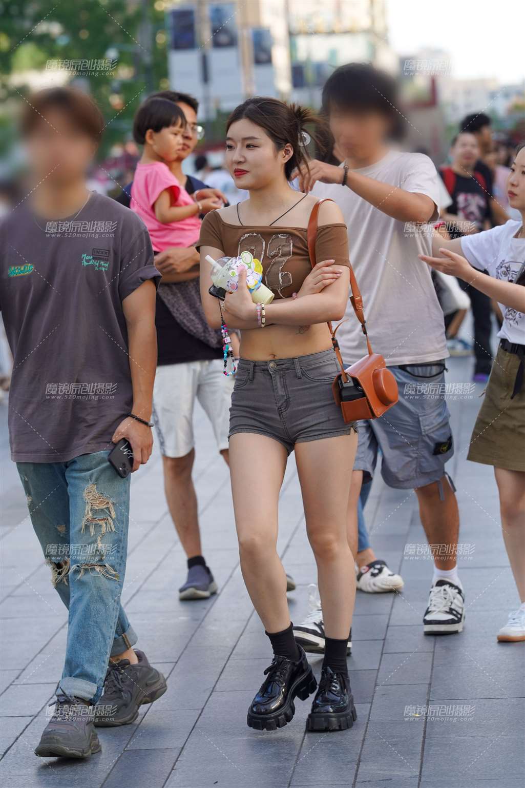 图片[4]-热裤美眉-街拍流行馆