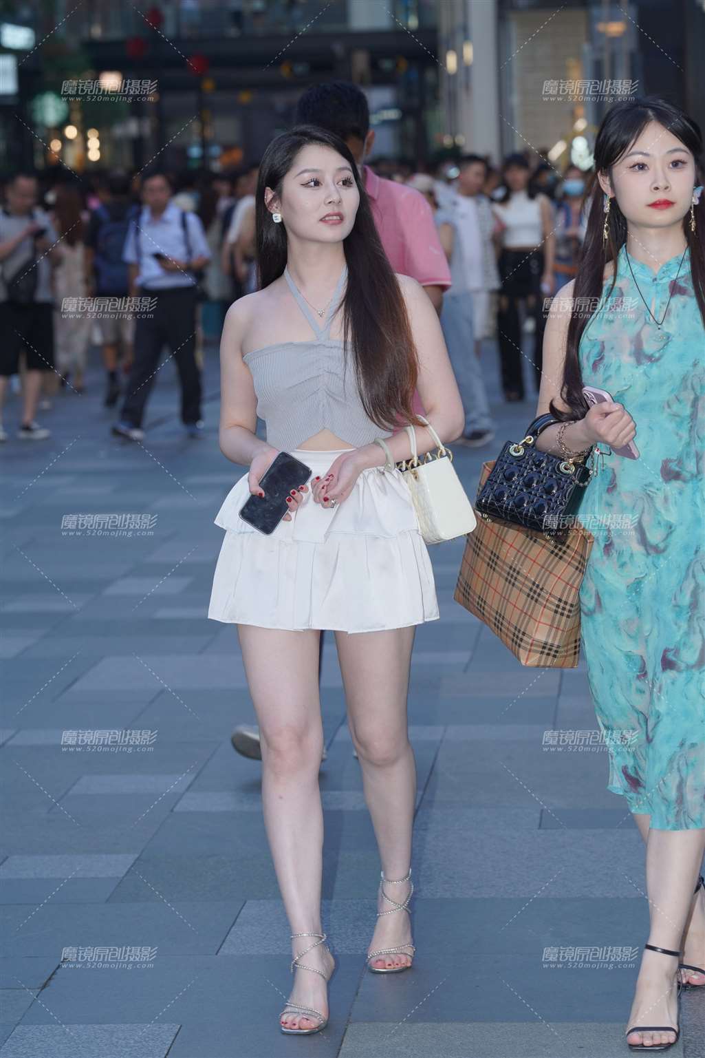 图片[1]-白皙美腿-街拍流行馆