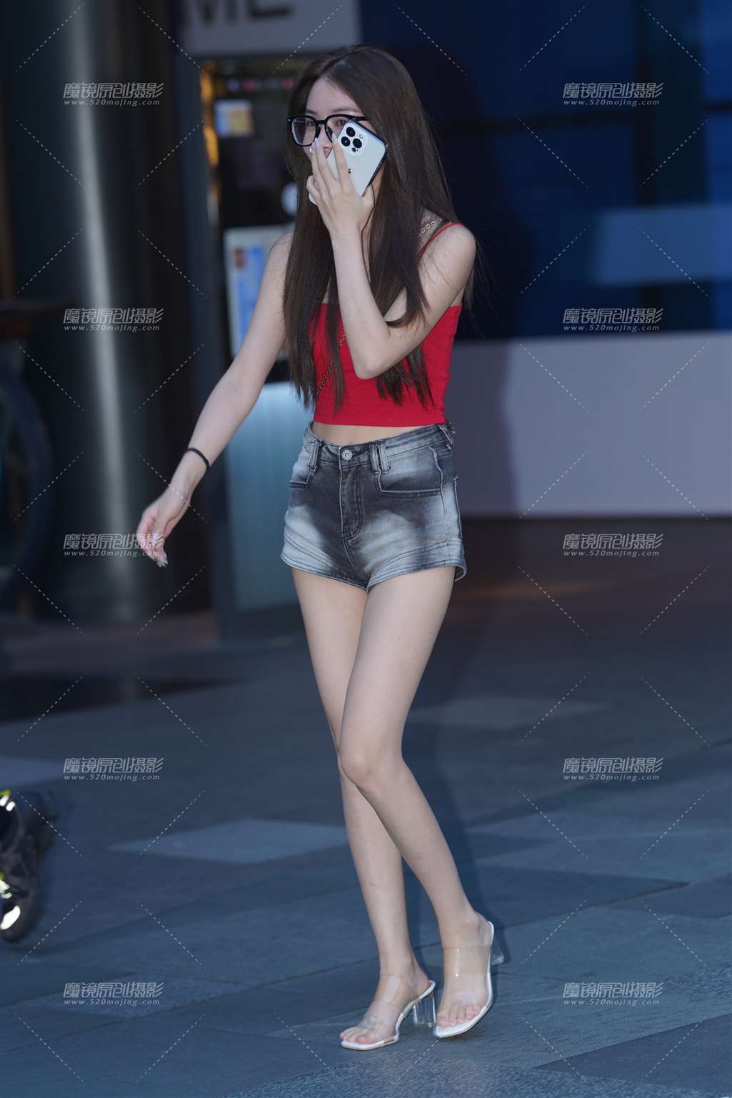 图片[1]-热裤美腿-街拍流行馆
