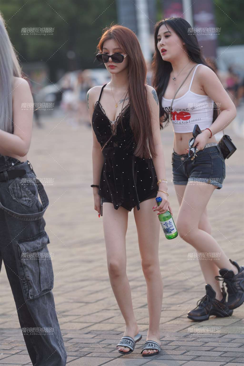 图片[1]-热裤美眉-街拍流行馆