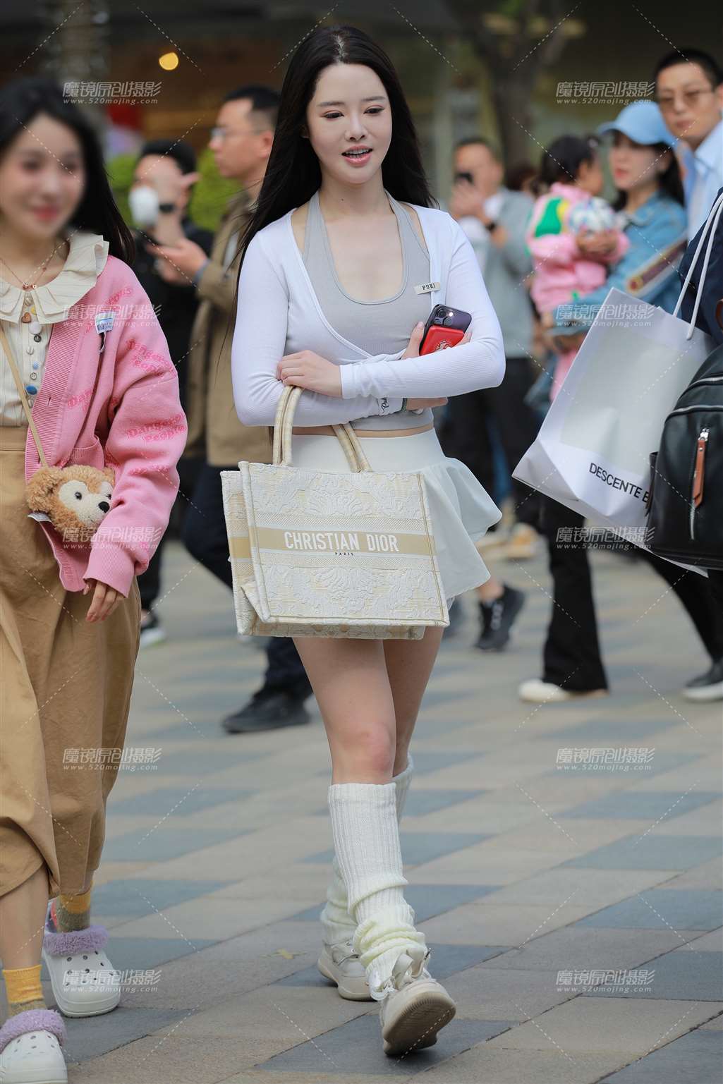 图片[3]-白色热裤裙小姐姐-街拍流行馆