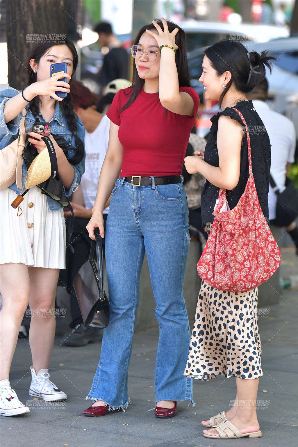 图片[1]-微丰腴牛仔裤美女-街拍流行馆