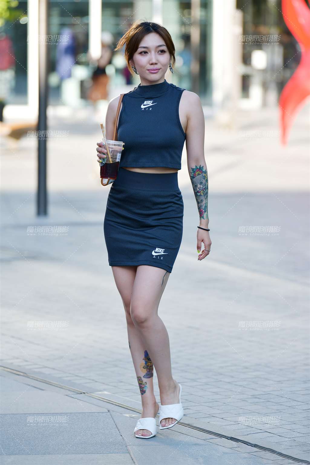 图片[1]-白高跟短裙气质美女-街拍流行馆