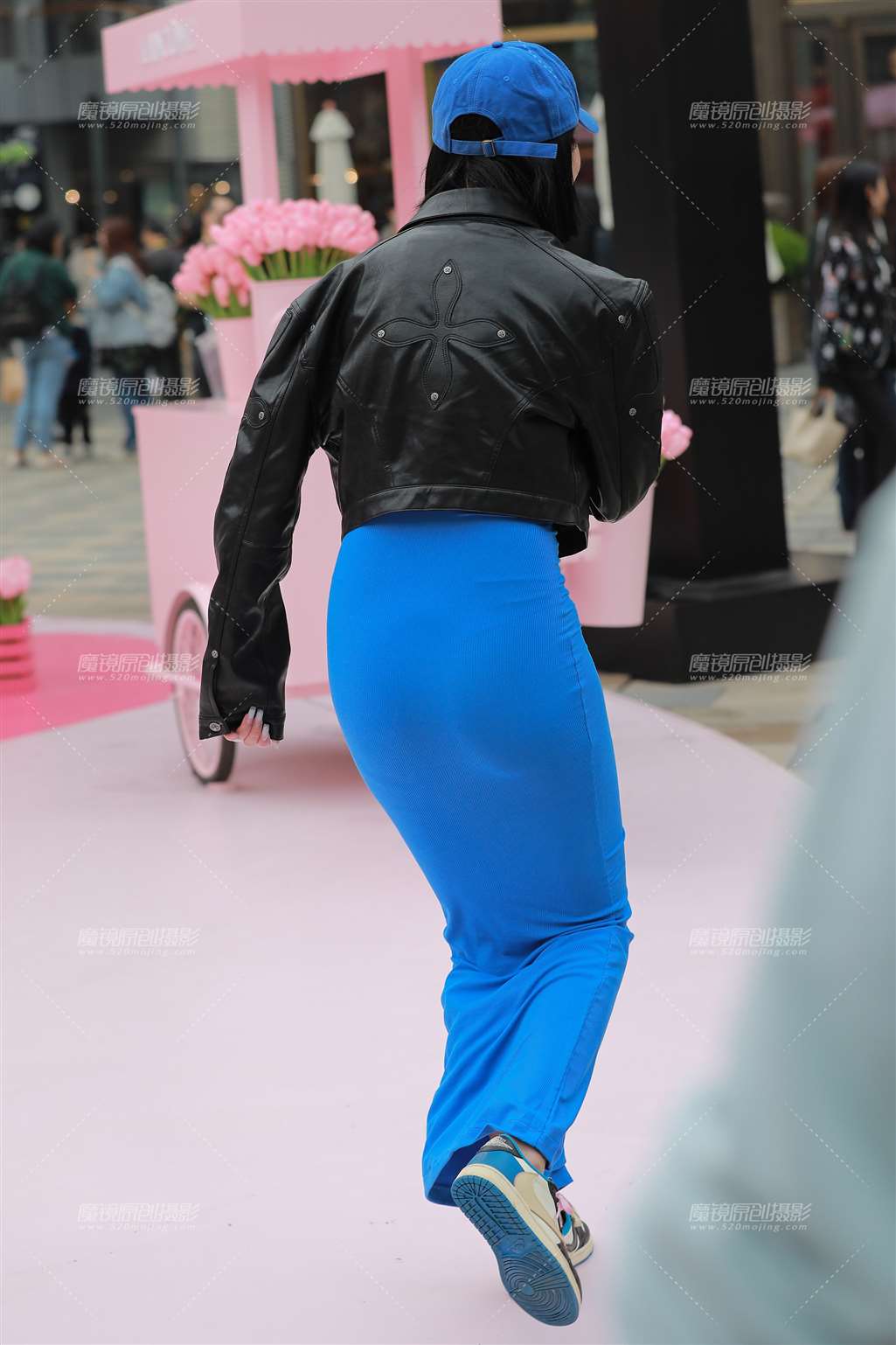 图片[2]-性感蓝色包臀裙美女-街拍流行馆