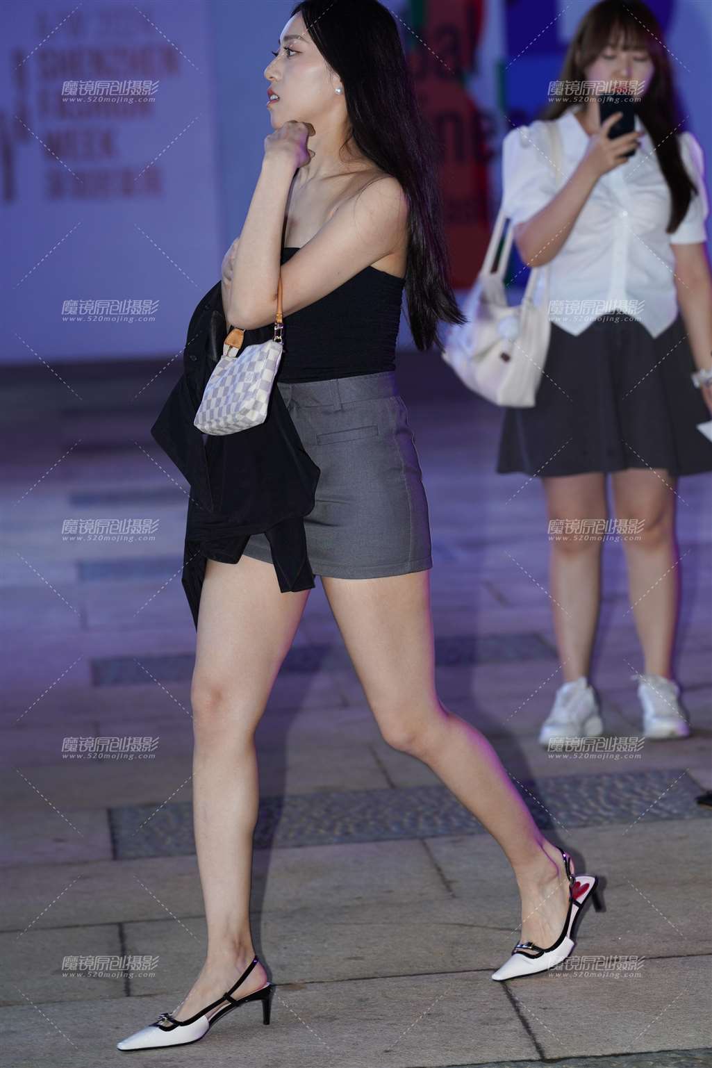 图片[1]-美腿短裙高跟-街拍流行馆