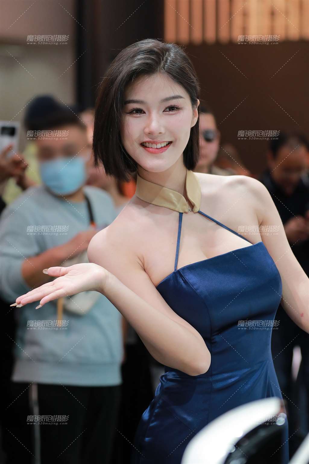 图片[5]-吊带超短包臀裙美女-街拍流行馆