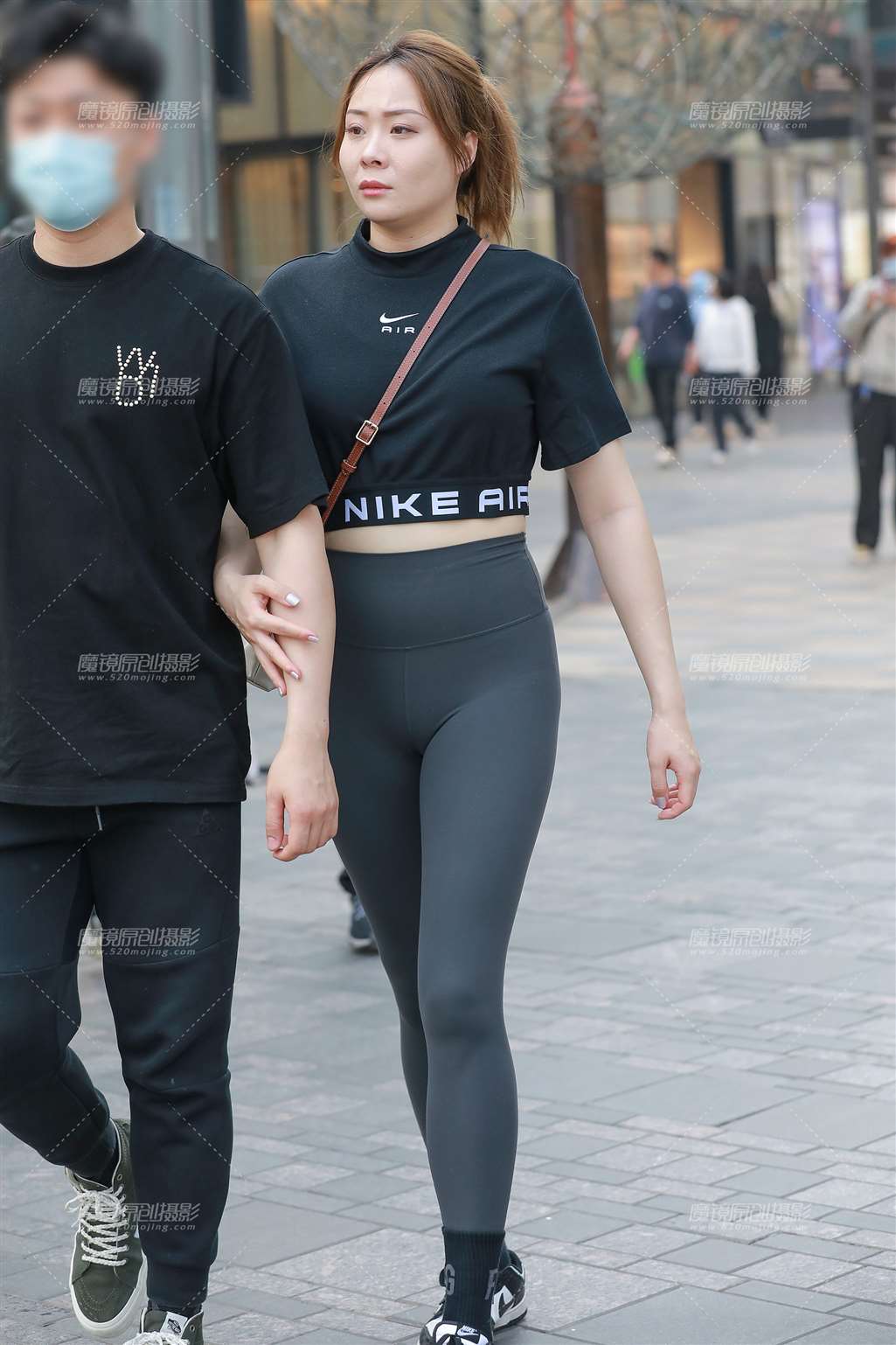 图片[4]-紧身瑜伽裤美女-街拍流行馆