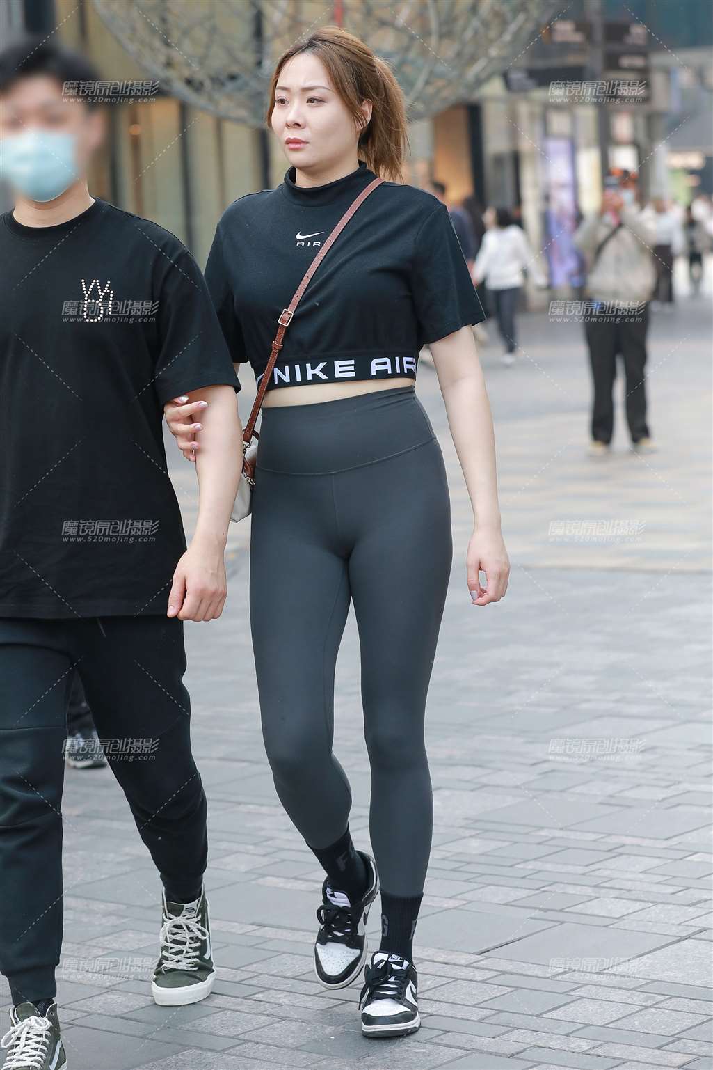 图片[5]-紧身瑜伽裤美女-街拍流行馆