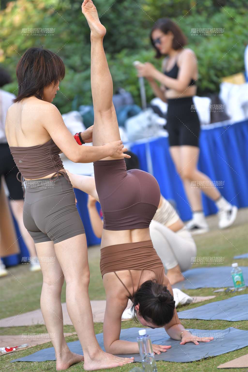 图片[2]-难度倒立-街拍流行馆