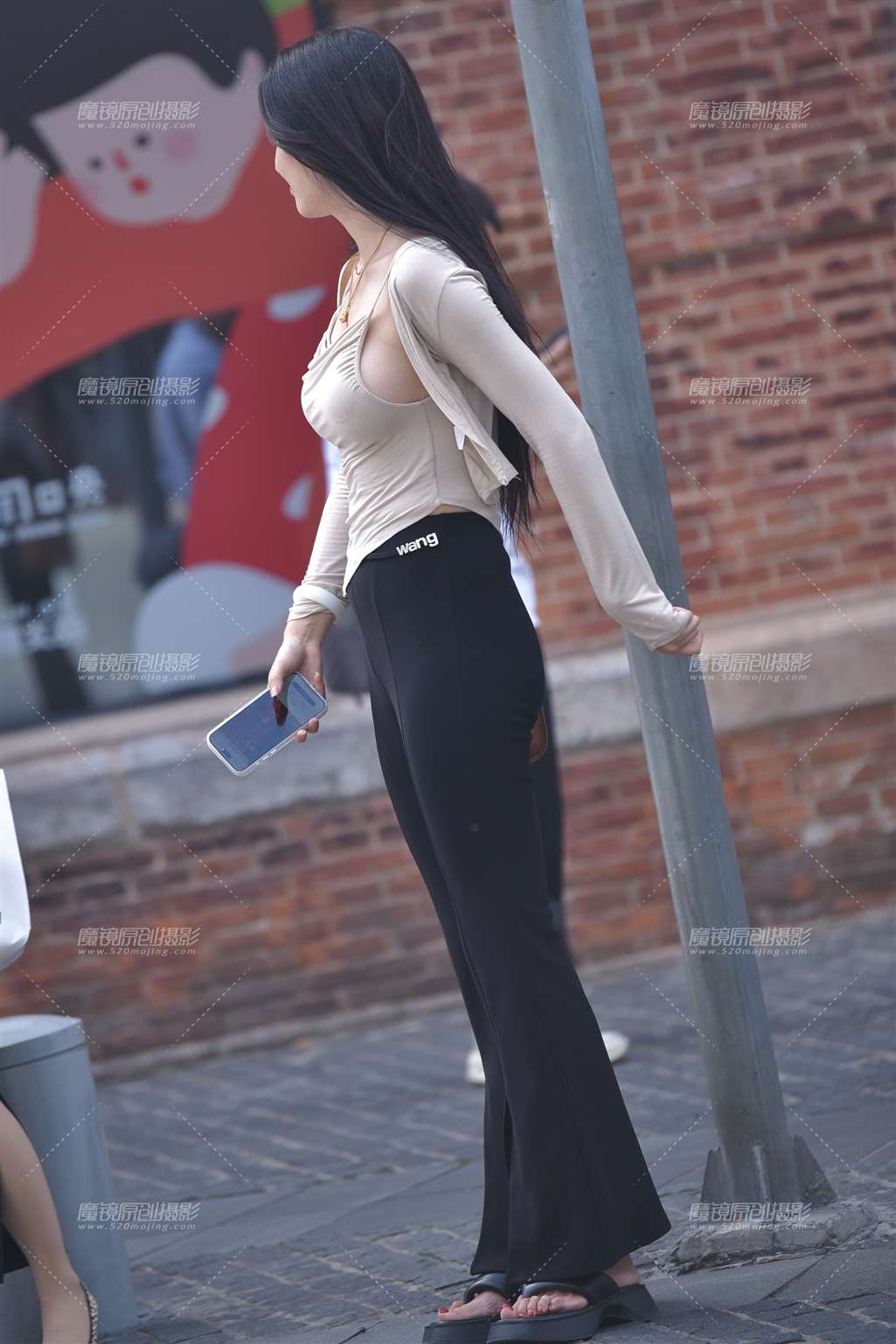 图片[3]-很显大的妹子-街拍流行馆